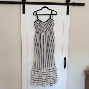 Chic Striped Maxi Dress in Black and White